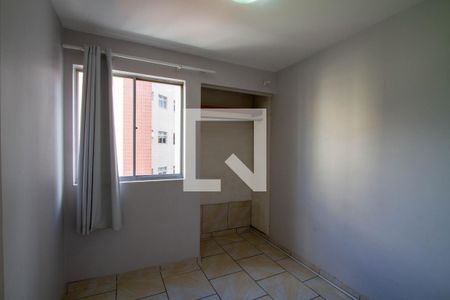 Quarto 2 de apartamento para alugar com 2 quartos, 50m² em Centro Cívico, Curitiba