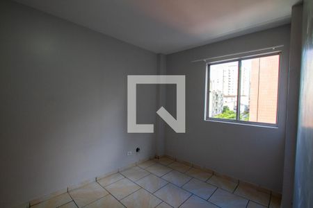 Quarto 1 de apartamento para alugar com 2 quartos, 50m² em Centro Cívico, Curitiba