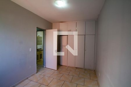 Quarto 1 de apartamento para alugar com 2 quartos, 50m² em Centro Cívico, Curitiba