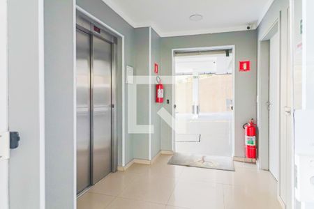 Hall de entrada de apartamento para alugar com 2 quartos, 55m² em Jardim Irapua, Taboão da Serra