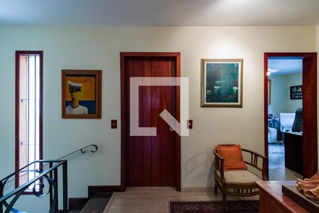 Corredor de casa para alugar com 5 quartos, 430m² em Jardim Vitoria Regia (zona Oeste), São Paulo