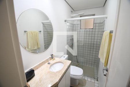 Banheiro de apartamento à venda com 1 quarto, 48m² em Bosque, Campinas