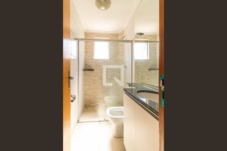 Banheiro de apartamento à venda com 2 quartos, 57m² em Alvorada, Contagem