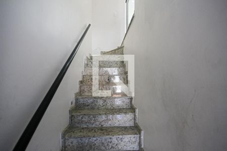 Escada de casa à venda com 3 quartos, 140m² em Vila Charlote, São Paulo
