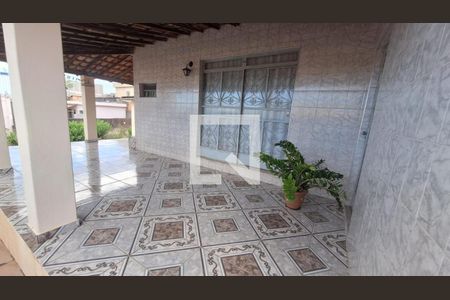 Foto 01 de casa para alugar com 5 quartos, 270m² em Regina, Contagem