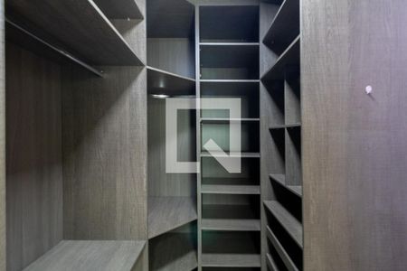 Closet de casa à venda com 3 quartos, 143m² em Vila Ré, São Paulo