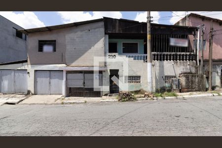 Fachada de casa à venda com 2 quartos, 75m² em Vila Araguaia, São Paulo