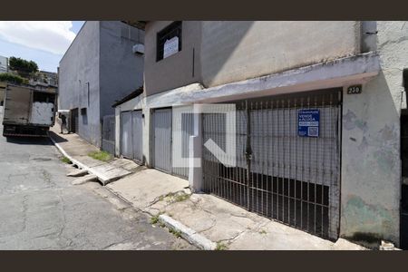 Fachada e plaquinha de casa à venda com 2 quartos, 75m² em Vila Araguaia, São Paulo