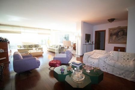 Sala de casa à venda com 6 quartos, 233m² em Alto de Pinheiros, São Paulo