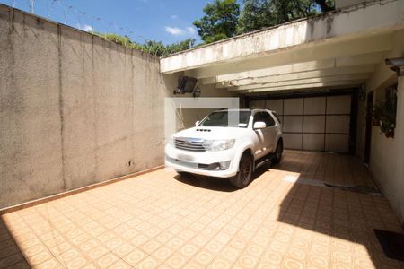 Garagem de casa à venda com 6 quartos, 233m² em Alto de Pinheiros, São Paulo