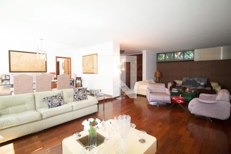 Sala de casa à venda com 6 quartos, 233m² em Alto de Pinheiros, São Paulo