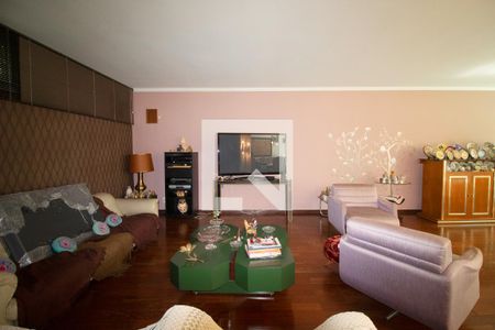 Sala de casa à venda com 6 quartos, 233m² em Alto de Pinheiros, São Paulo