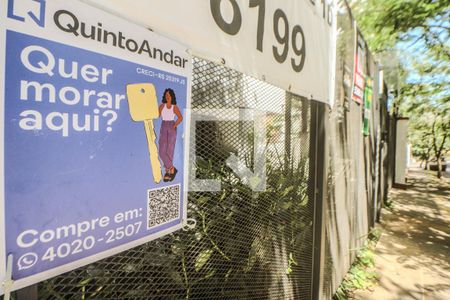 Plaquinha de apartamento à venda com 2 quartos, 69m² em Petrópolis, Porto Alegre