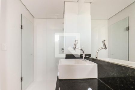Banheiro da Suíte de apartamento à venda com 2 quartos, 69m² em Petrópolis, Porto Alegre