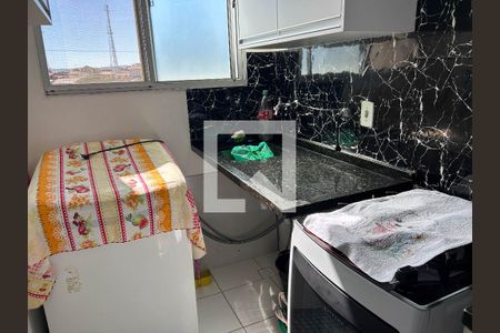 Cozinha e lavanderia de casa de condomínio à venda com 2 quartos, 48m² em Vila Carminha, Campinas