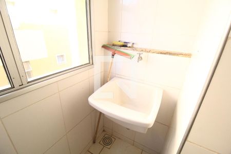 Cozinha e Área de Serviço de apartamento para alugar com 2 quartos, 52m² em Chácaras Tubalina E Quartel, Uberlândia