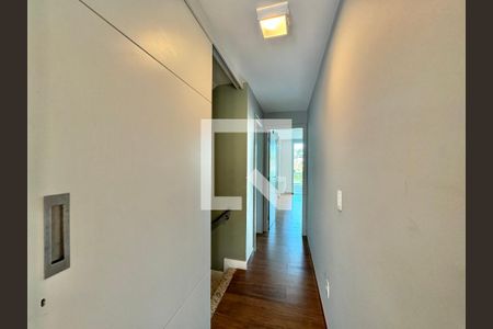 Corredor de casa de condomínio à venda com 4 quartos, 320m² em Barra da Tijuca, Rio de Janeiro
