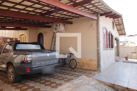Garagem de casa à venda com 3 quartos, 360m² em São Geraldo, Belo Horizonte