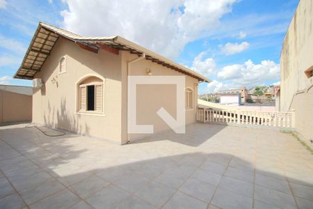 Quintal de casa à venda com 3 quartos, 360m² em São Geraldo, Belo Horizonte