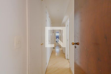 Corredor de apartamento à venda com 3 quartos, 140m² em Jardim Paulistano, São Paulo