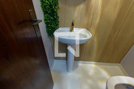 Lavabo de apartamento para alugar com 3 quartos, 160m² em Água Verde, Curitiba