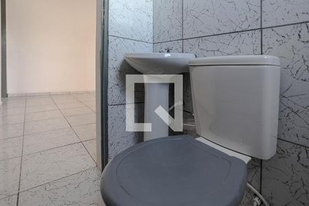 Banheiro de casa para alugar com 1 quarto, 34m² em Jardim Layr, Mogi das Cruzes