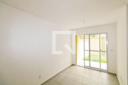 Sala de apartamento para alugar com 2 quartos, 44m² em Inhoaíba, Rio de Janeiro