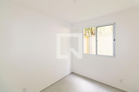Quarto 1 de apartamento para alugar com 2 quartos, 44m² em Inhoaíba, Rio de Janeiro