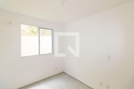 Quarto 1 de apartamento para alugar com 2 quartos, 44m² em Inhoaíba, Rio de Janeiro
