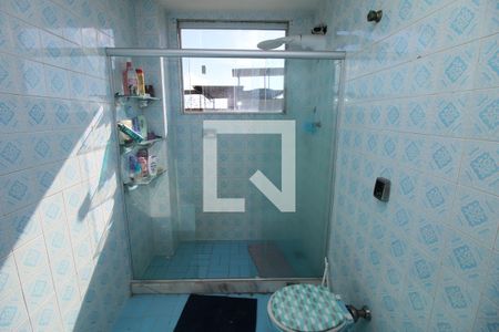 Banheiro de apartamento à venda com 3 quartos, 180m² em Olaria, Rio de Janeiro