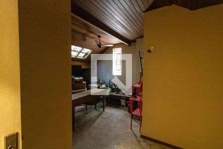 Depósito de casa para alugar com 4 quartos, 400m² em Pedra Redonda, Porto Alegre