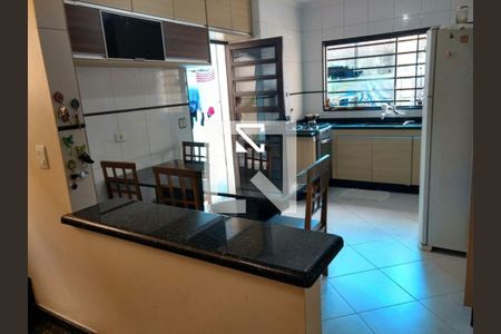 Casa à venda com 2 quartos, 137m² em Vila Liviero, São Paulo