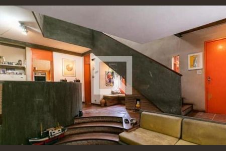 Casa à venda com 3 quartos, 220m² em Água Rasa, São Paulo