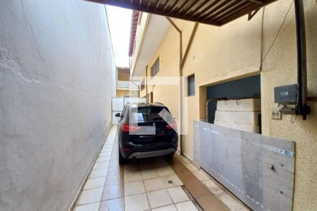 Garagem de casa à venda com 3 quartos, 250m² em Vila Rica, Campinas