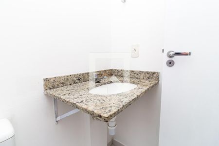 Banheiro de apartamento à venda com 2 quartos, 49m² em Vila Anastácio, São Paulo