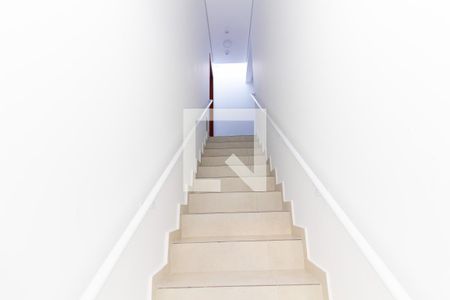 Escada de casa de condomínio para alugar com 2 quartos, 60m² em Parque Cruzeiro do Sul, São Paulo