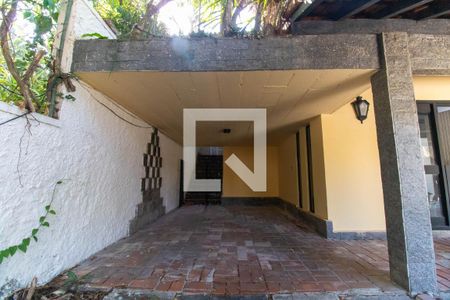 Garagem de casa à venda com 3 quartos, 363m² em Matapaca, Niterói