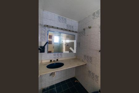 Banheiro da Suíte 1 de casa à venda com 3 quartos, 363m² em Matapaca, Niterói
