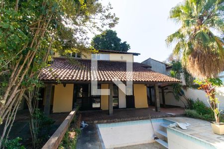 Fachada de casa à venda com 3 quartos, 363m² em Matapaca, Niterói