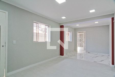 Sala de casa para alugar com 2 quartos, 130m² em Parque Peruche, São Paulo