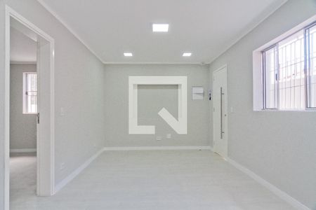 Sala de casa para alugar com 2 quartos, 130m² em Parque Peruche, São Paulo