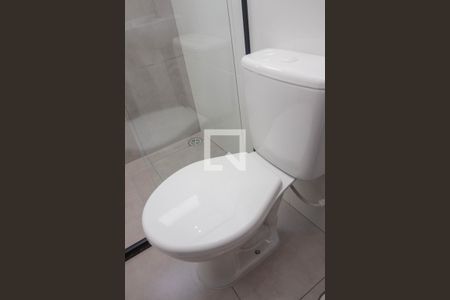 Banheiro de casa de condomínio para alugar com 1 quarto, 30m² em Jardim Monjolo, São Paulo