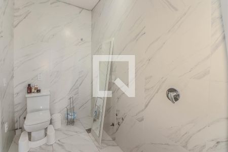 Banheiro da Suíte de casa à venda com 4 quartos, 356m² em Navegantes, Porto Alegre