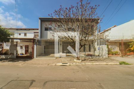 Fachada de casa à venda com 4 quartos, 356m² em Navegantes, Porto Alegre