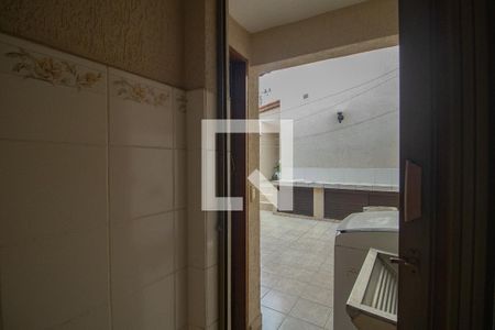 Banheiro de serviço de casa à venda com 3 quartos, 120m² em Vila Mazzei, São Paulo