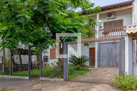 Fachada de casa à venda com 3 quartos, 300m² em Partenon, Porto Alegre