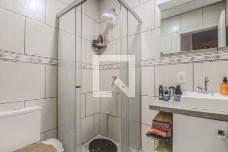Banheiro de apartamento à venda com 3 quartos, 77m² em São João, Porto Alegre