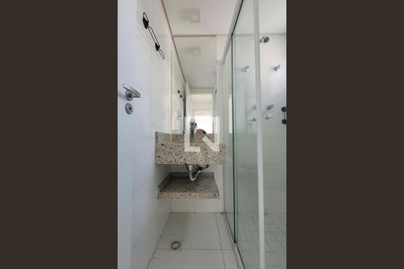 Banheiro da suíte de apartamento à venda com 2 quartos, 58m² em Vila Curuçá, Santo André