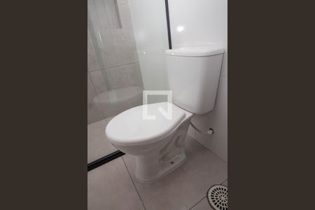 Banheiro de casa de condomínio para alugar com 1 quarto, 25m² em Jardim Monjolo, São Paulo