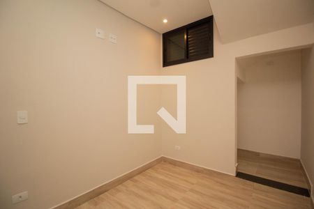 Quarto de casa de condomínio para alugar com 1 quarto, 25m² em Jardim Monjolo, São Paulo